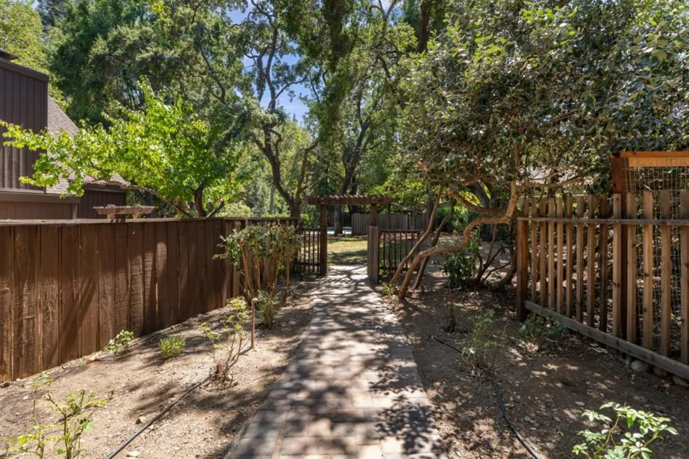 19544 Sky Oaks Way Los Gatos, CA 95030