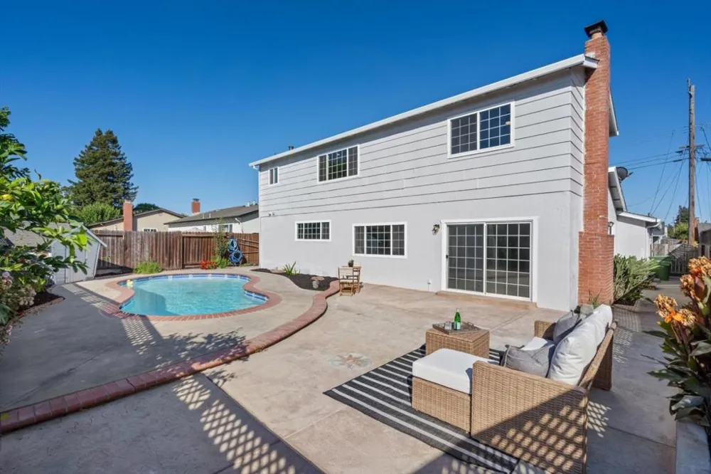 1713 Alhambra Court Petaluma, CA 94954