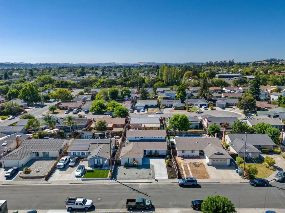 1713 Alhambra Court Petaluma, CA 94954