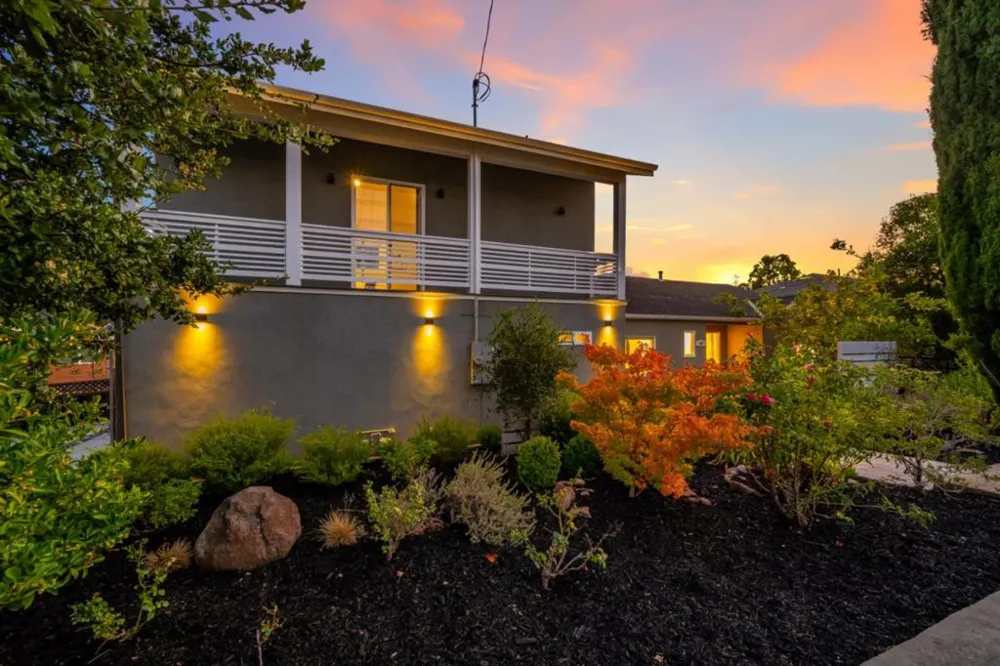 300 De Anza Avenue San Carlos, CA 94070