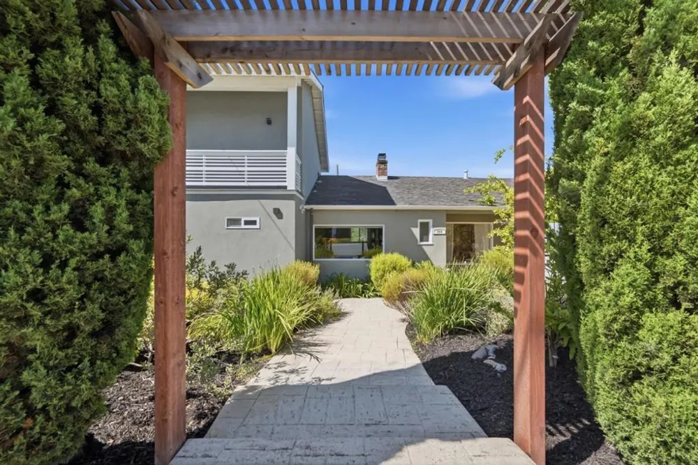 300 De Anza Avenue San Carlos, CA 94070