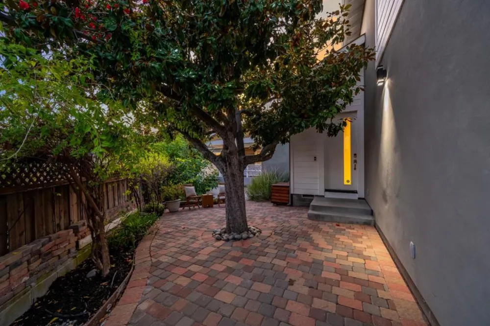 300 De Anza Avenue San Carlos, CA 94070