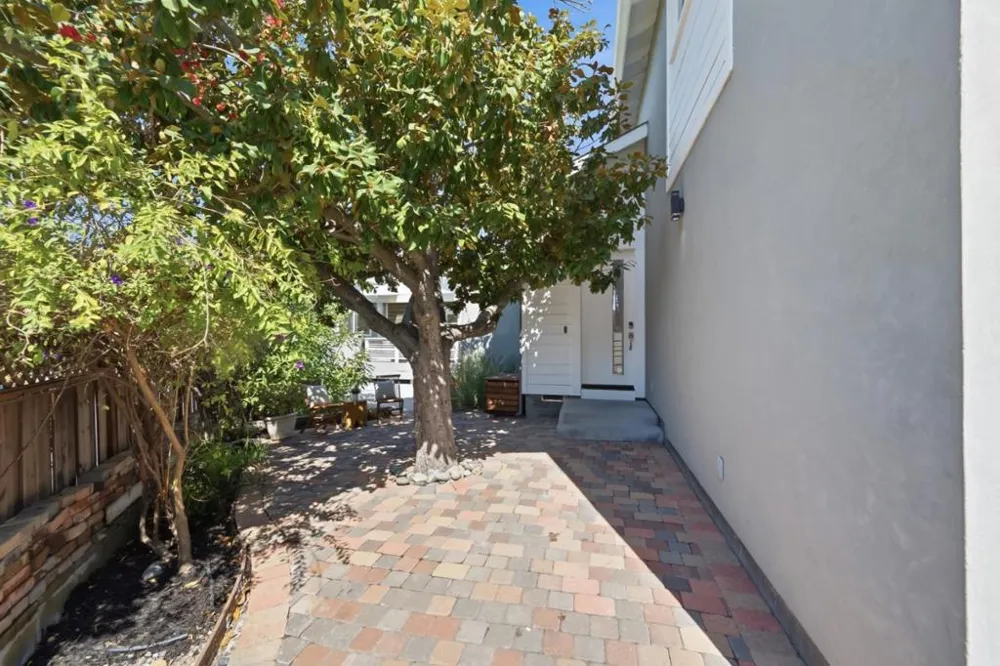 300 De Anza Avenue San Carlos, CA 94070