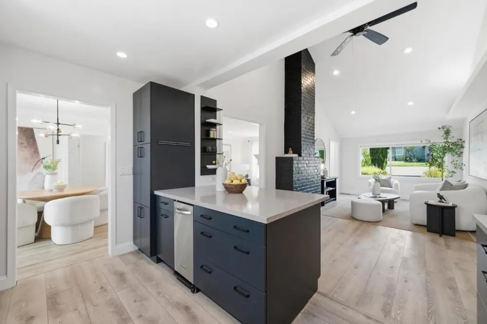 300 De Anza Avenue San Carlos, CA 94070
