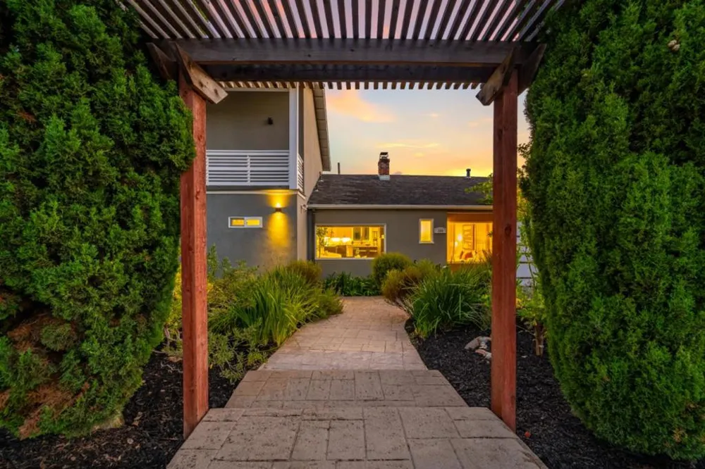 300 De Anza Avenue San Carlos, CA 94070