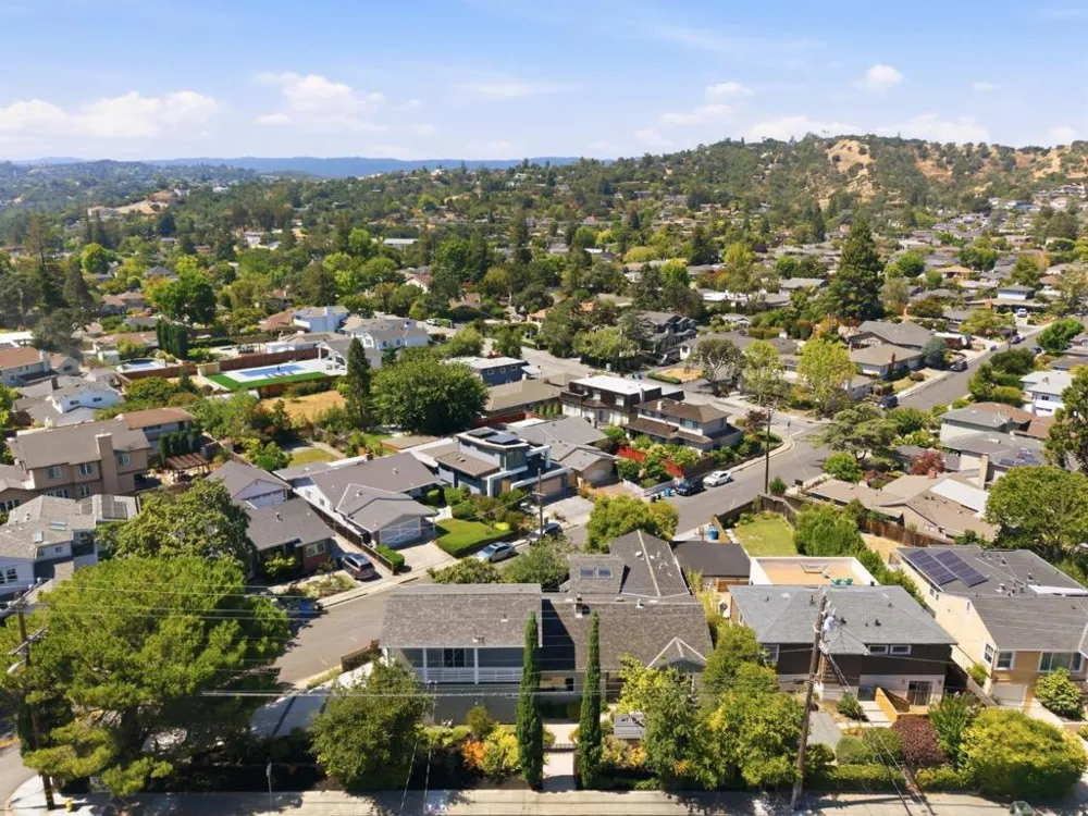 300 De Anza Avenue San Carlos, CA 94070