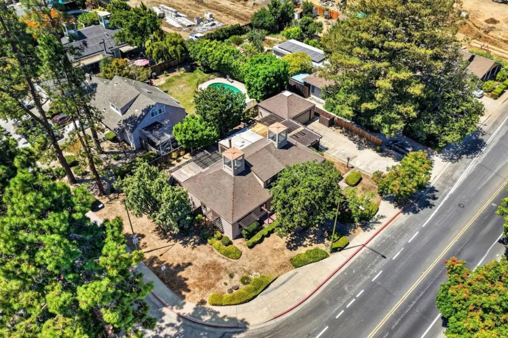 402 Sylvan Avenue Mountain View, CA 94041