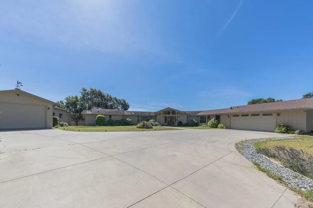 169 Old Stage Road Salinas, CA 93908