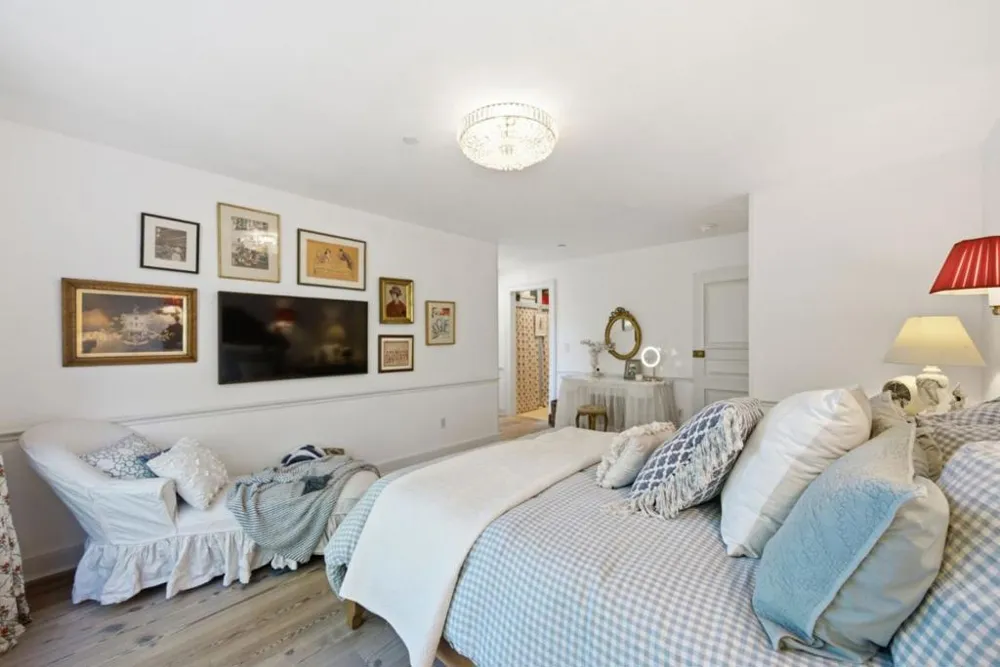 133 Russell Avenue Portola Valley, CA 94028