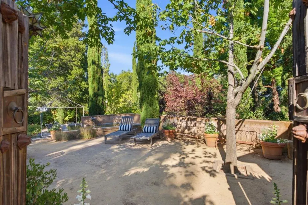 133 Russell Avenue Portola Valley, CA 94028