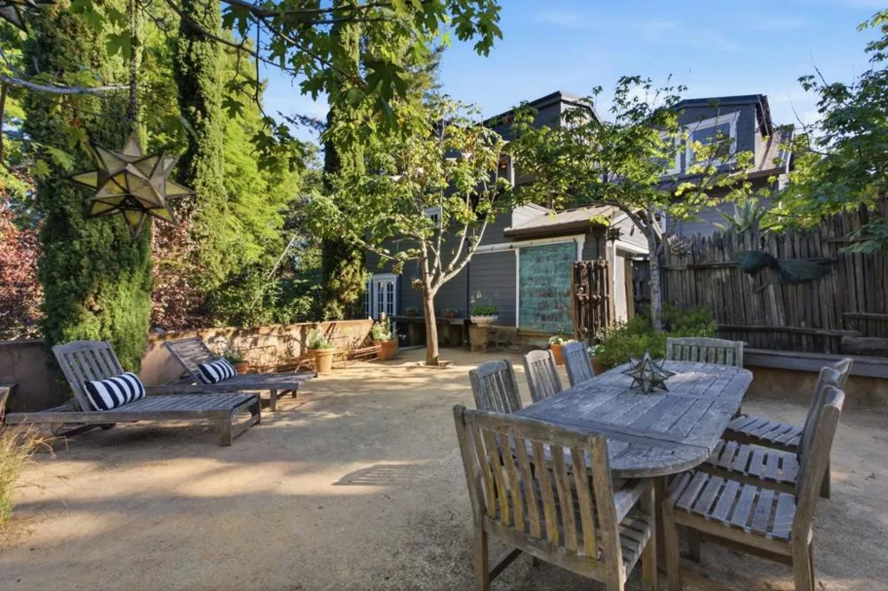 133 Russell Avenue Portola Valley, CA 94028