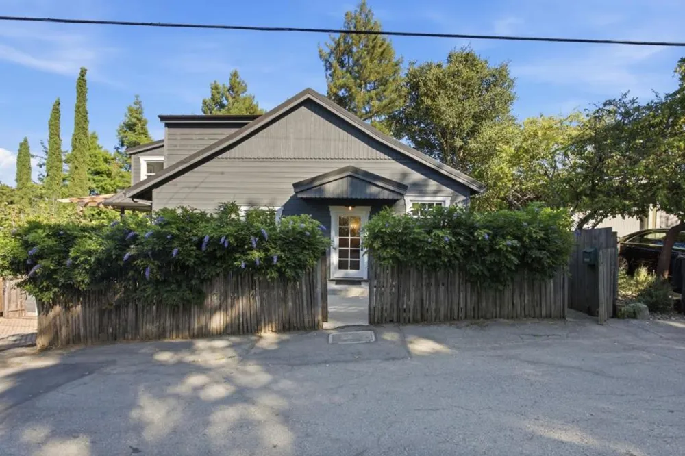 133 Russell Avenue Portola Valley, CA 94028