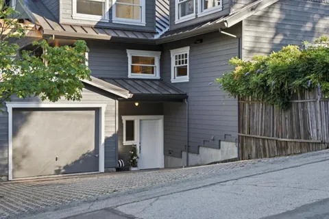 133 Russell Avenue