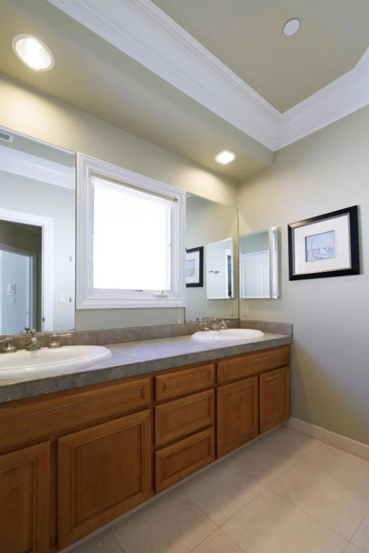 11837 Upland Way Cupertino, CA 95014