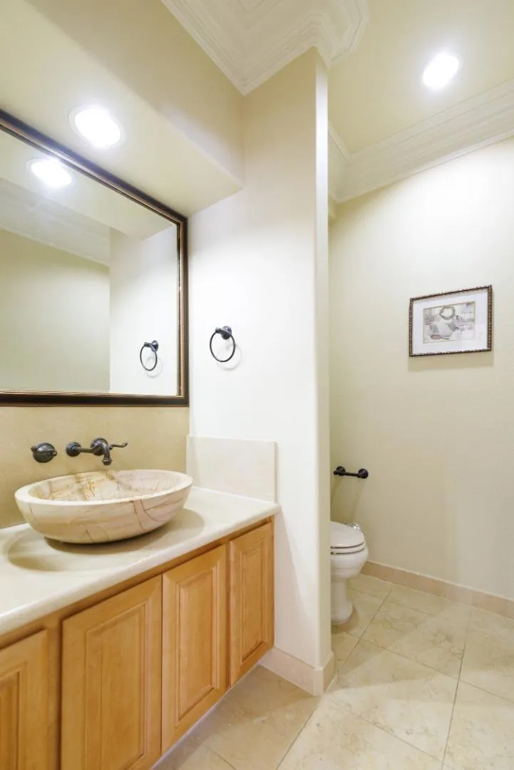 11837 Upland Way Cupertino, CA 95014