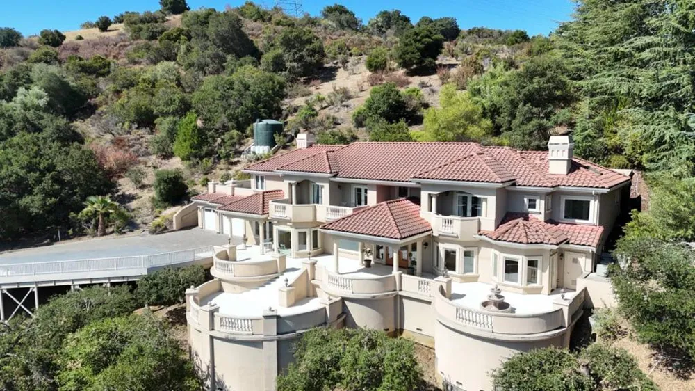 11837 Upland Way Cupertino, CA 95014