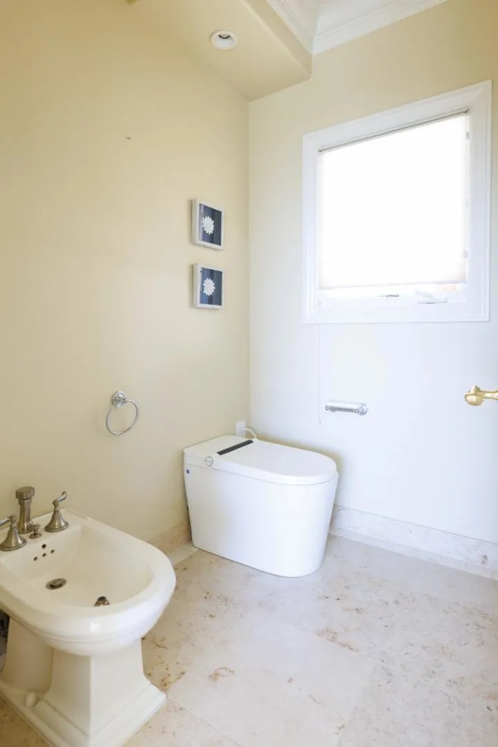 11837 Upland Way Cupertino, CA 95014