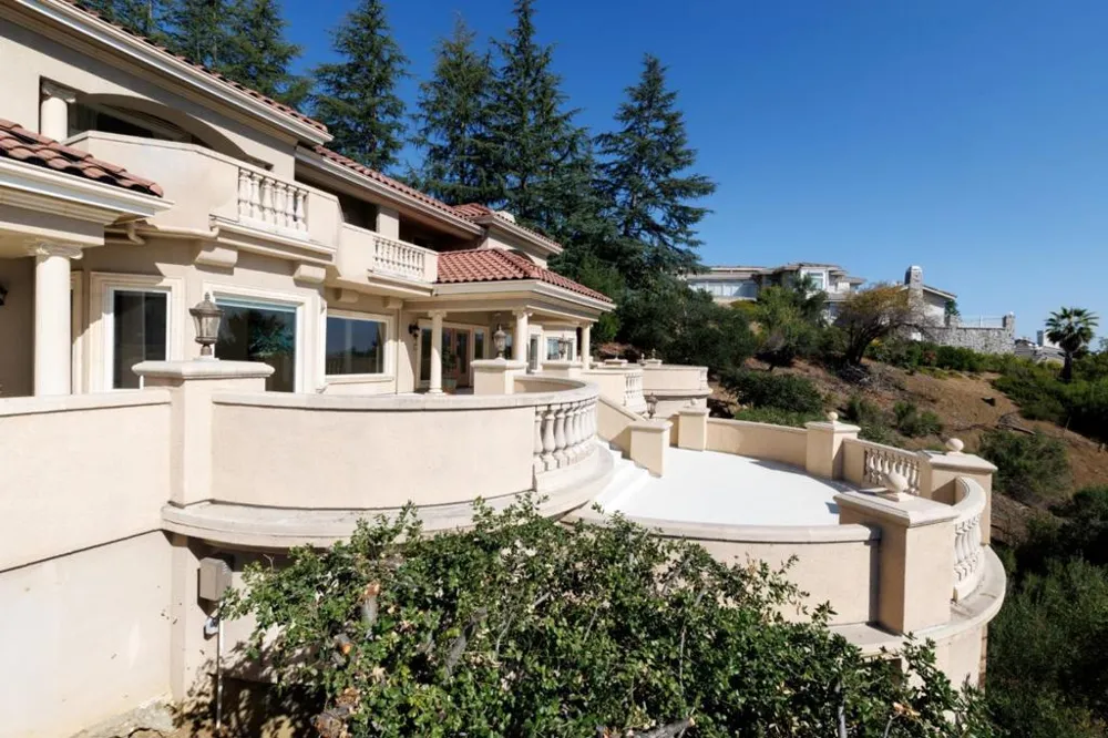 11837 Upland Way Cupertino, CA 95014