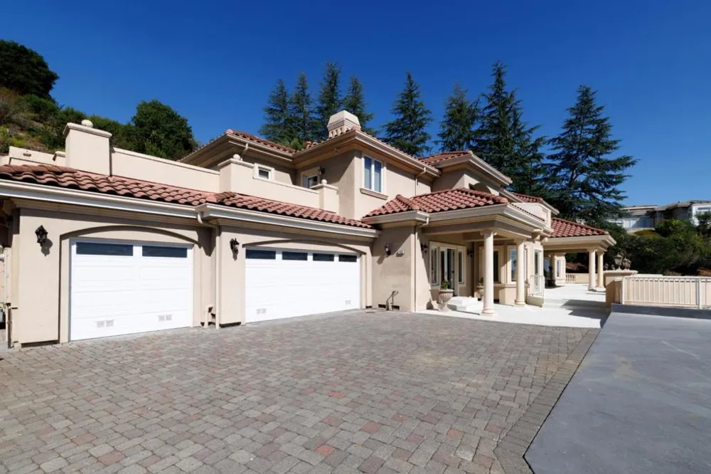 11837 Upland Way Cupertino, CA 95014