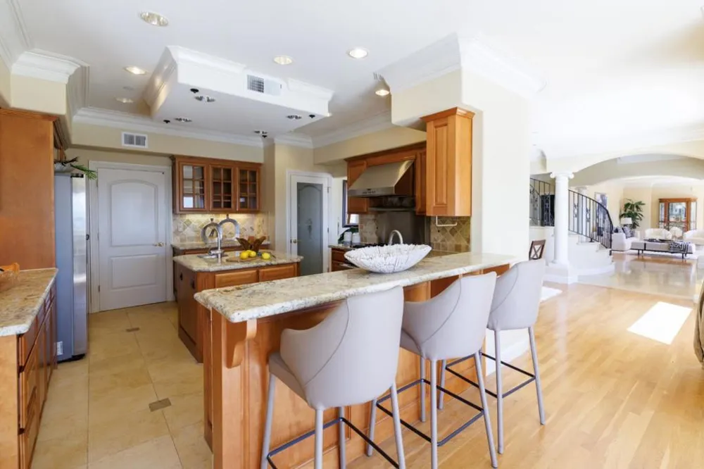 11837 Upland Way Cupertino, CA 95014