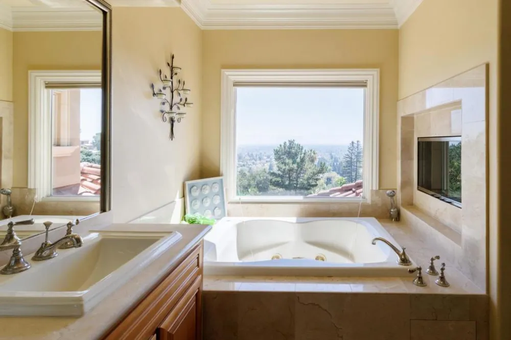 11837 Upland Way Cupertino, CA 95014