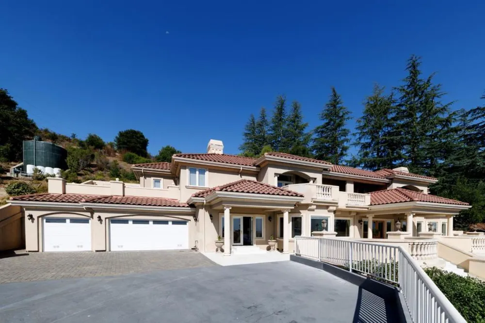 11837 Upland Way Cupertino, CA 95014