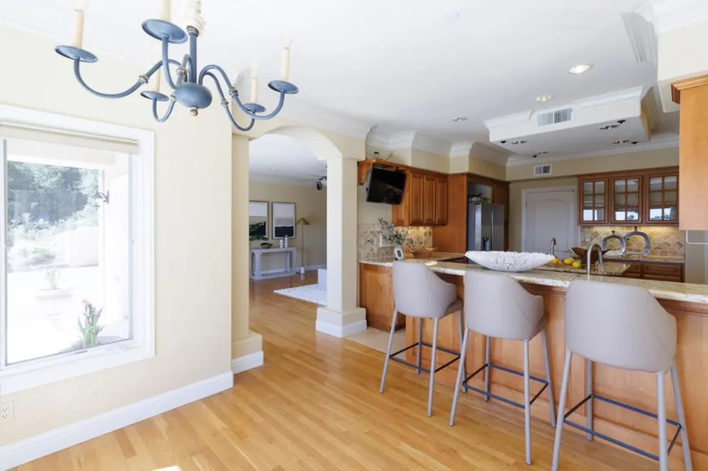 11837 Upland Way Cupertino, CA 95014