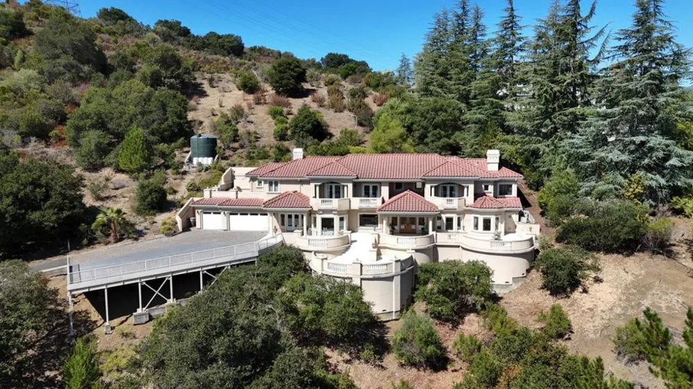 11837 Upland Way Cupertino, CA 95014