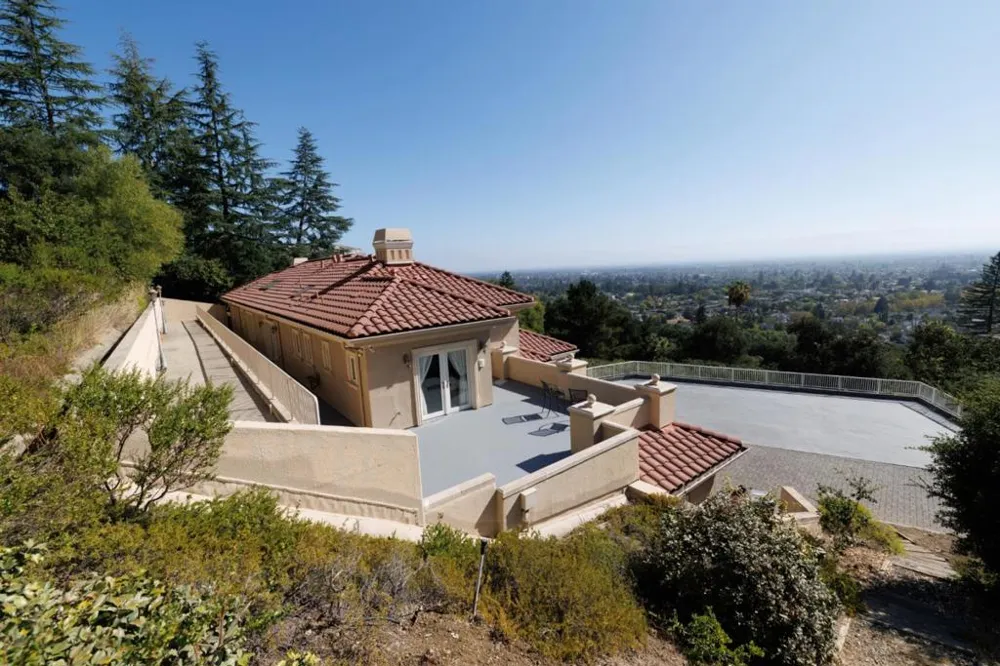 11837 Upland Way Cupertino, CA 95014
