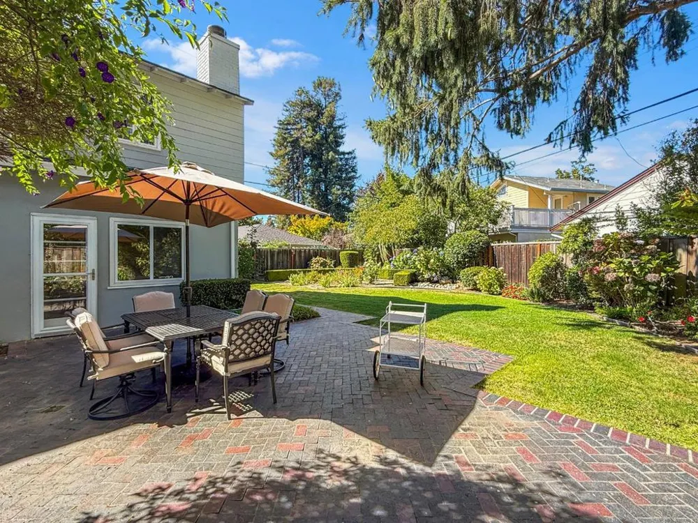 527 Hilbar Lane Palo Alto, CA 94303