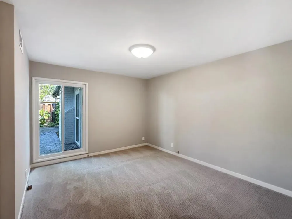 527 Hilbar Lane Palo Alto, CA 94303