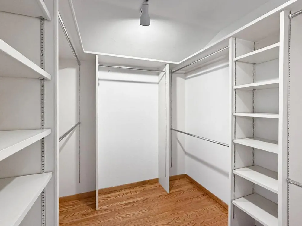 527 Hilbar Lane Palo Alto, CA 94303