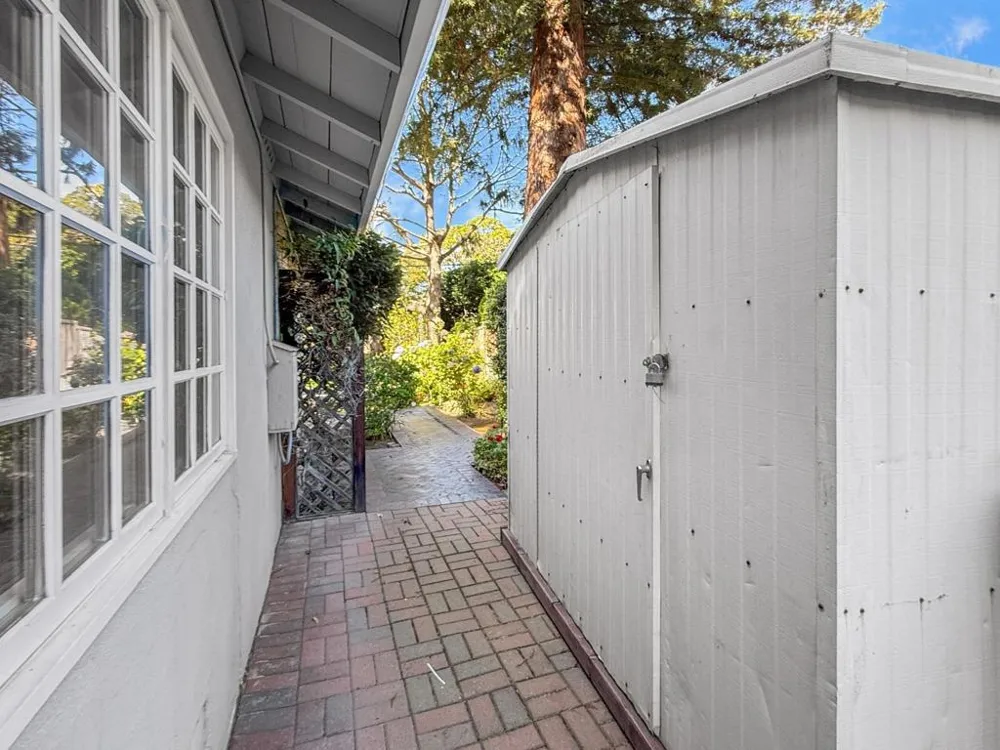 527 Hilbar Lane Palo Alto, CA 94303