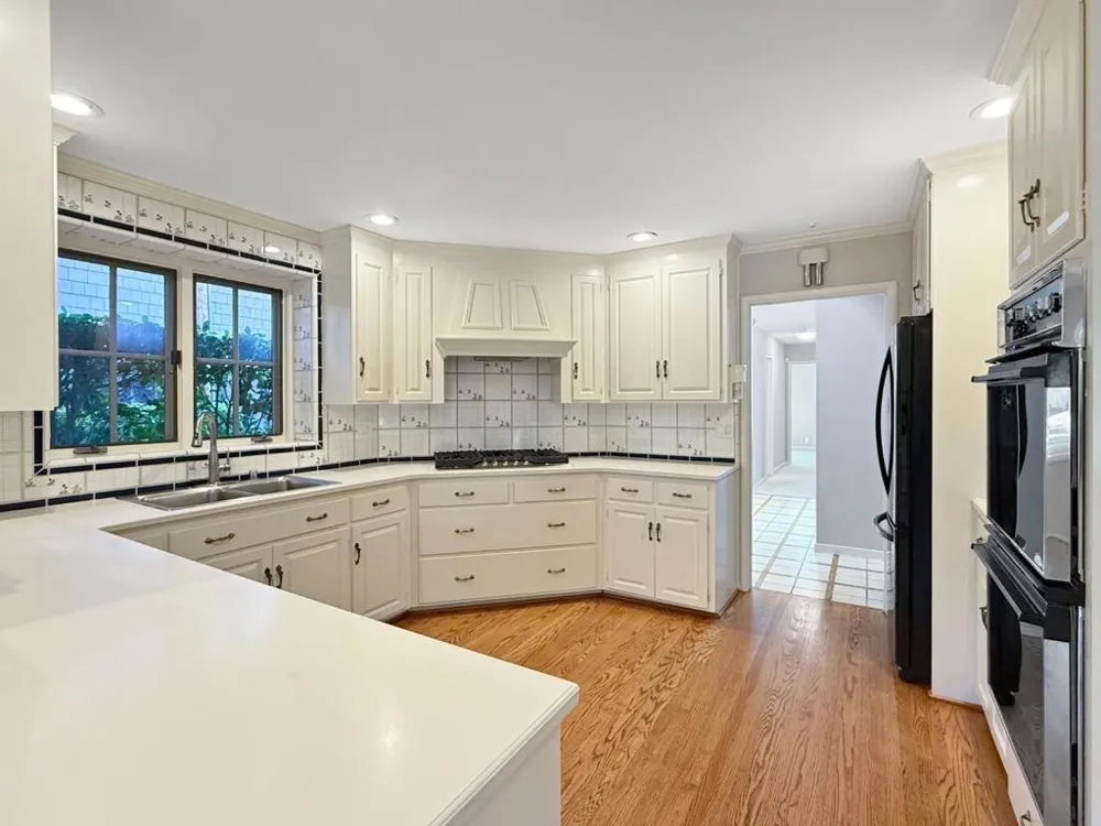 527 Hilbar Lane Palo Alto, CA 94303