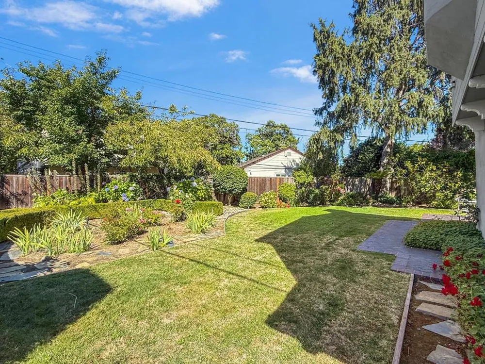 527 Hilbar Lane Palo Alto, CA 94303