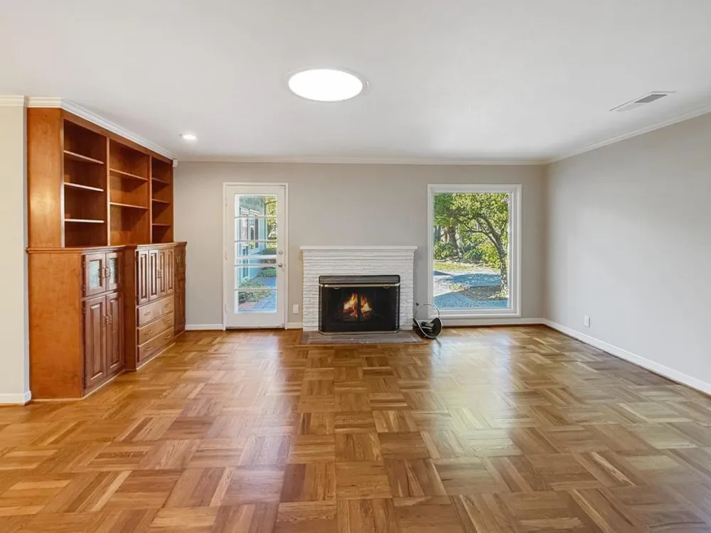 527 Hilbar Lane Palo Alto, CA 94303