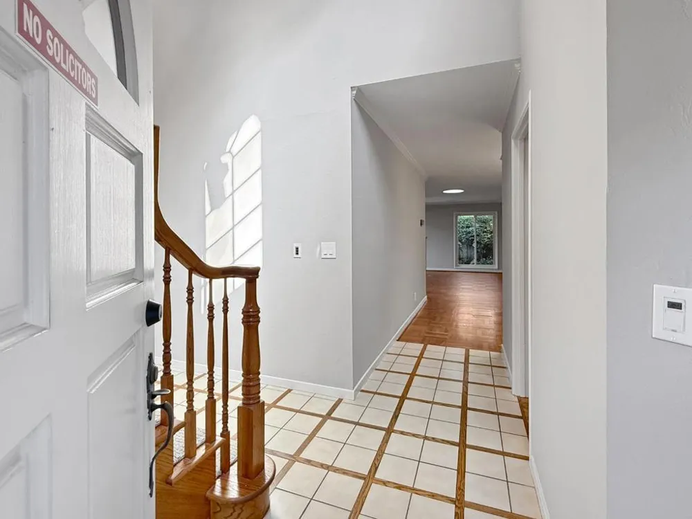 527 Hilbar Lane Palo Alto, CA 94303