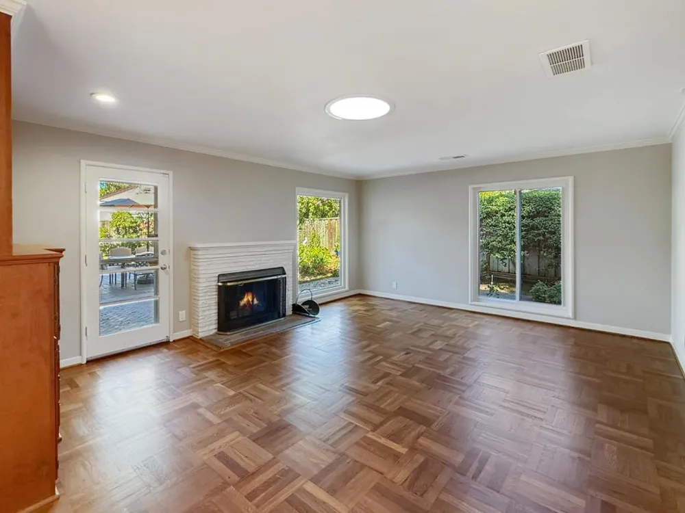527 Hilbar Lane Palo Alto, CA 94303