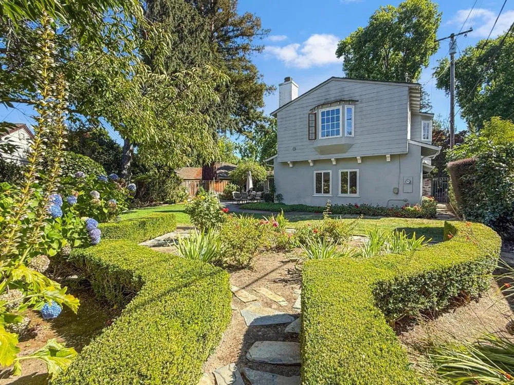 527 Hilbar Lane Palo Alto, CA 94303