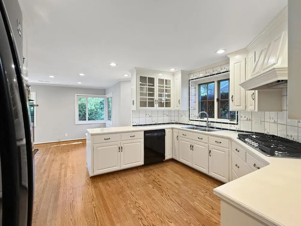 527 Hilbar Lane Palo Alto, CA 94303