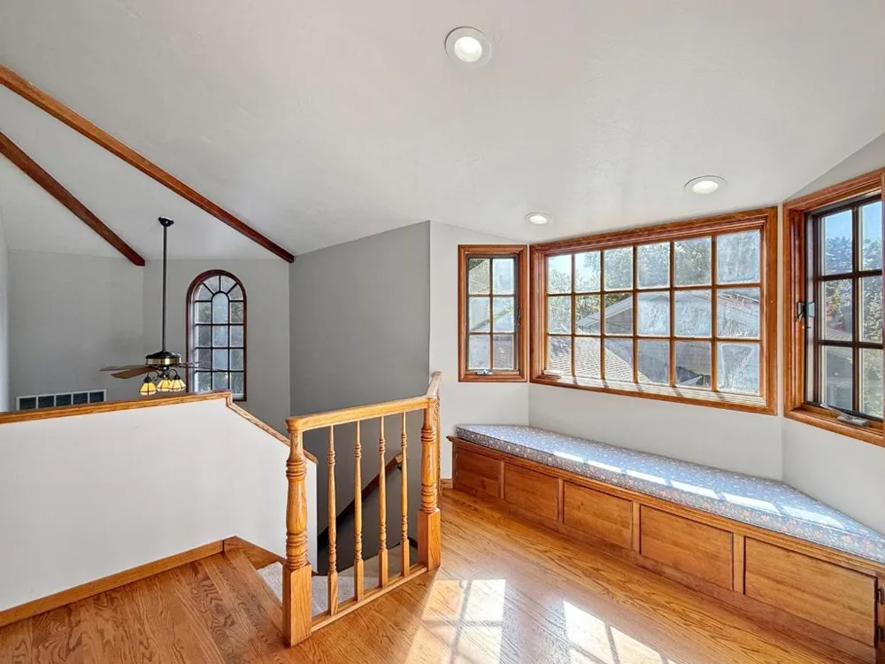 527 Hilbar Lane Palo Alto, CA 94303