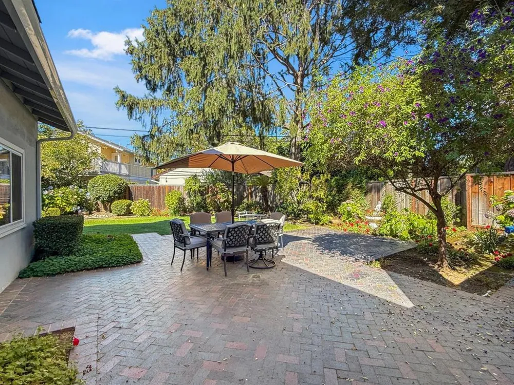527 Hilbar Lane Palo Alto, CA 94303
