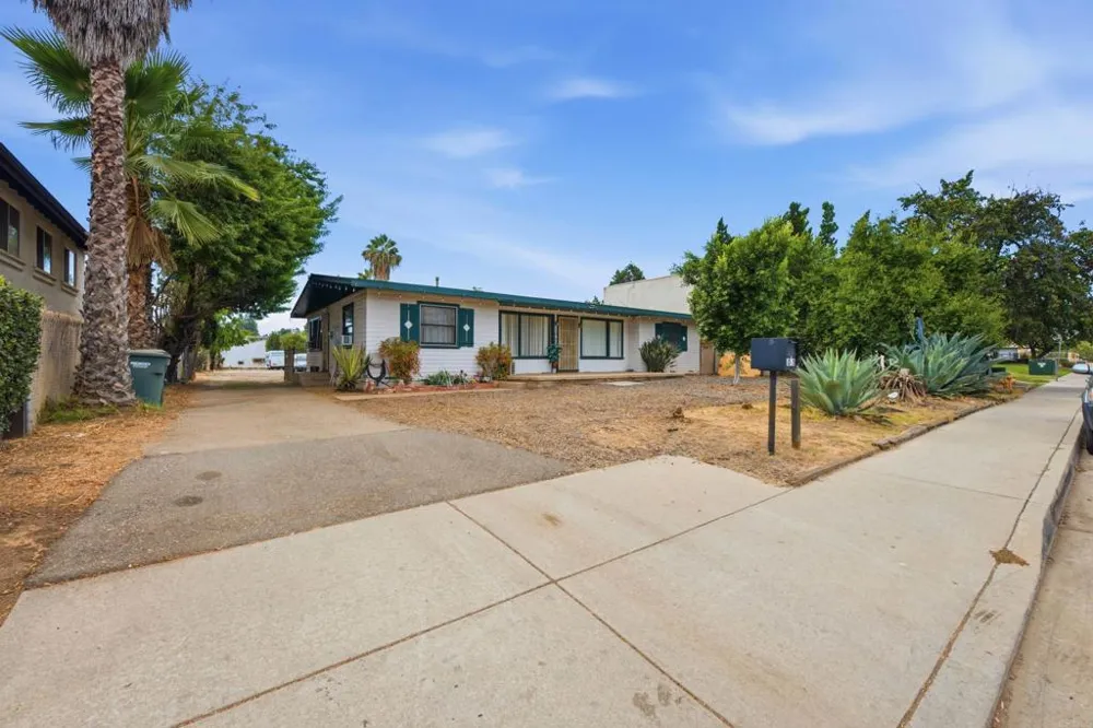 1045 Escondido Boulevard Escondido, CA 92026