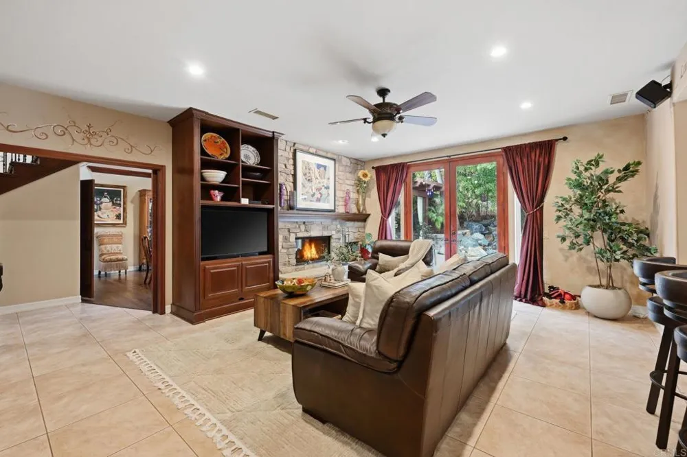 6532 Corintia St Carlsbad, CA 92009