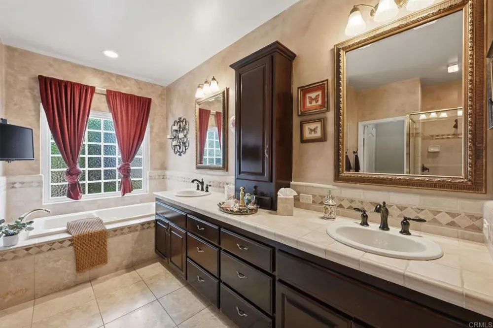 6532 Corintia St Carlsbad, CA 92009