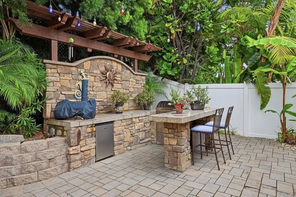 6532 Corintia St Carlsbad, CA 92009