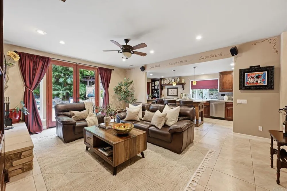 6532 Corintia St Carlsbad, CA 92009