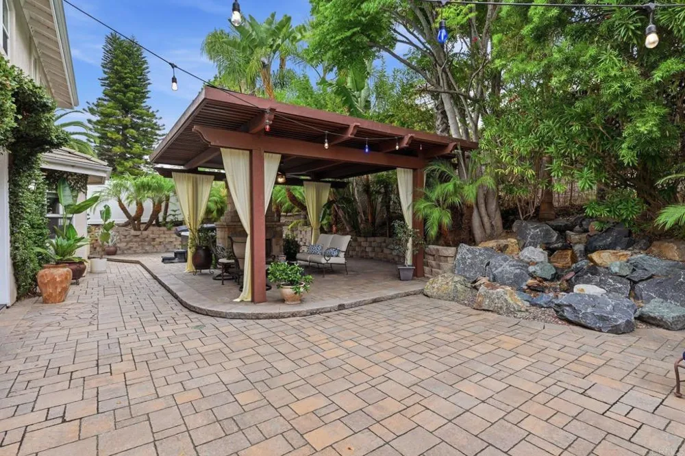 6532 Corintia St Carlsbad, CA 92009