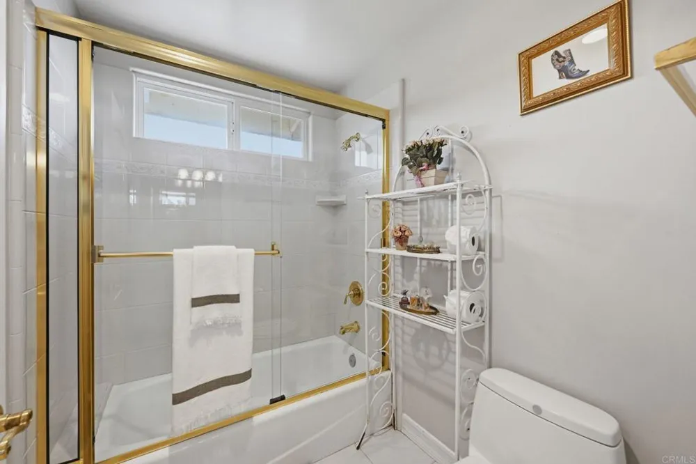 6532 Corintia St Carlsbad, CA 92009