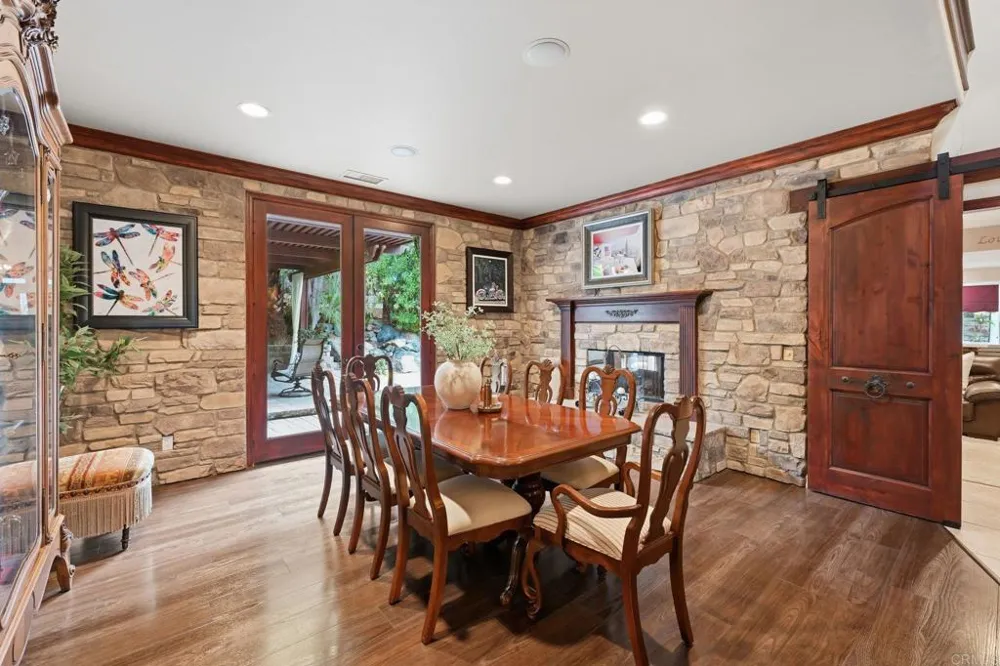 6532 Corintia St Carlsbad, CA 92009